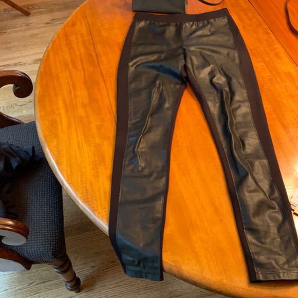 Black leggings - Picture 1 of 3